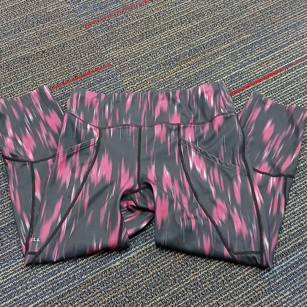 Merrell leggings with side pockets Size Small